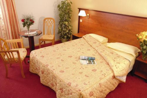 Inter-Hotel La Closerie Beaune Beaune  Habitación foto